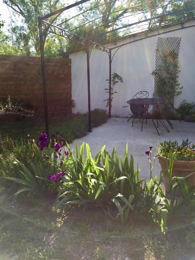 Mas Le Pont Des Aubes Bed & Breakfast L'Isle-sur-la-Sorgue Exterior photo